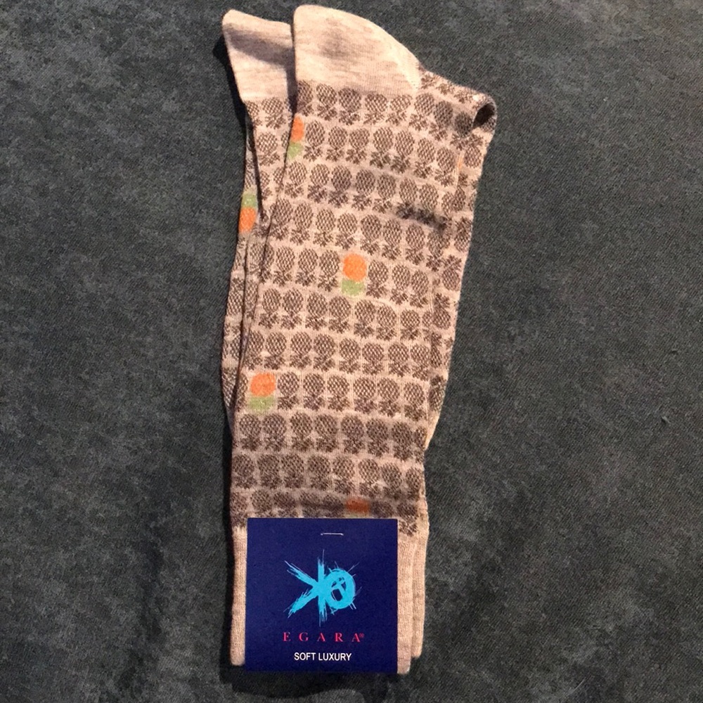 Men’s dress socks, grey, pineapple pattern